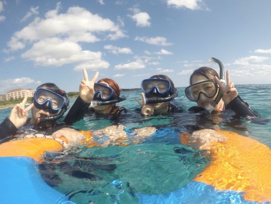 SUP（スタンドアップパドル）+ウミガメシュノーケリングツアー　海上と水中散歩を1度に満喫！＜温水シャワー・写真付き／ひろちゃん食堂食事付きプランあり／宮古島＞