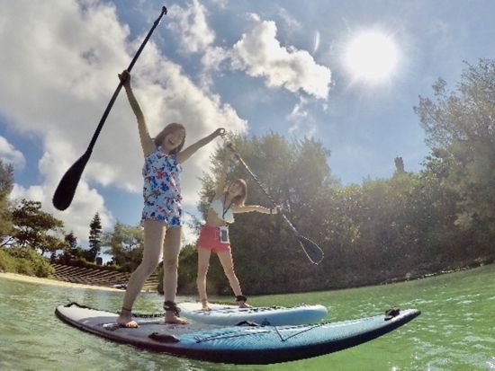 SUP（スタンドアップパドル）+ウミガメシュノーケリングツアー　海上と水中散歩を1度に満喫！＜温水シャワー・写真付き／ひろちゃん食堂食事付きプランあり／宮古島＞