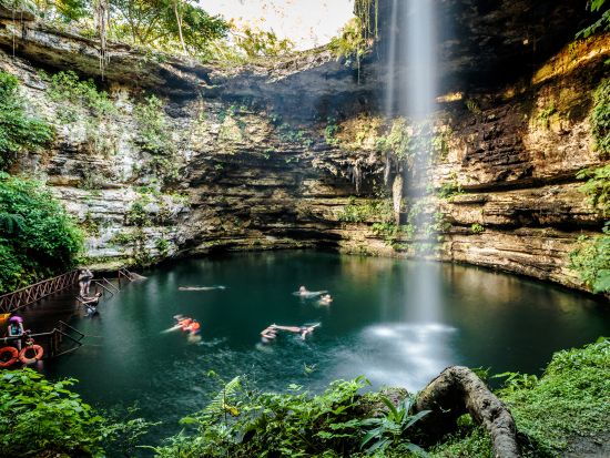 ピンクレイク＋絶景セノーテ2選（スイトゥン＋サアマル）周遊日本語ツアー＜少人数混載／昼食ビュッフェ／日本語アテンド／往復送迎／カンクンorプラヤデルカルメン発＞