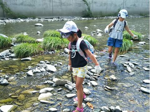 富良野 化石採取ツアー 川や山の石をトンカチで叩けば、アンモナイトが出てくるかも？＜5～9月／5歳以上／富良野市内送迎可／富良野市＞by レジャーガイド 遊び屋
