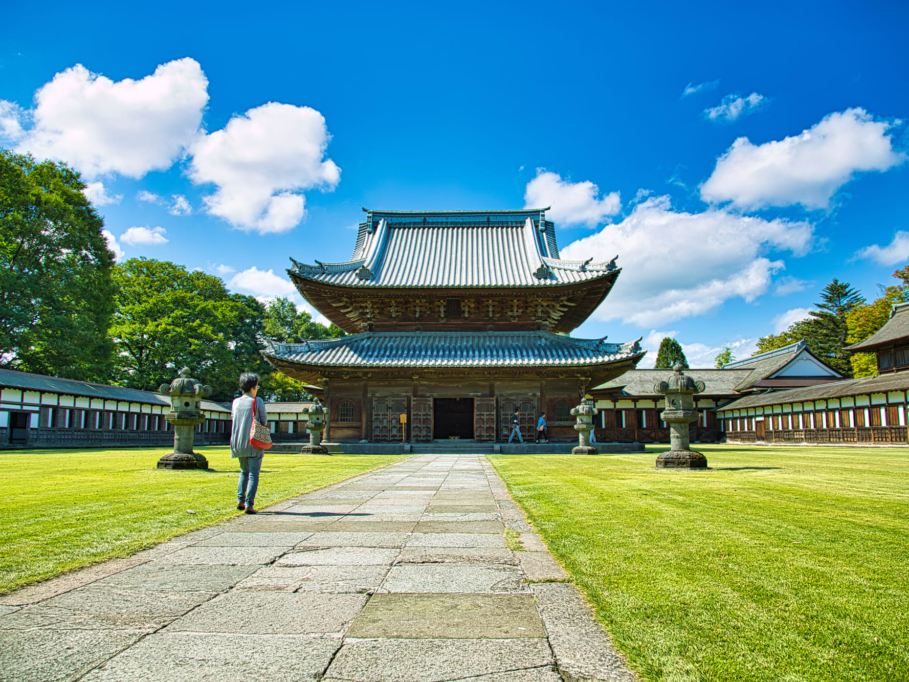 貸切観光タクシー 世界遺産『五箇山』と高岡市内のレトロな街並みを巡るコース 国宝瑞龍寺や高岡大仏も立ち寄るエコツアー＜5.5時間／1～9名／高岡発着＞  | 富山の観光u0026遊び・体験・レジャー専門予約サイト VELTRA(ベルトラ)