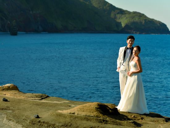 ウェディングフォト　自然豊かなロケーションで撮影　野田浜や地層大切断面、泉津の切通しなどから1スポットを選べる＜衣装持ち込み／80カット／伊豆大島＞