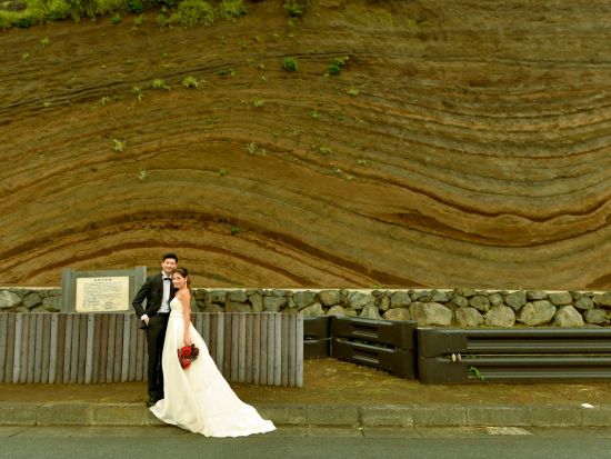 ウェディングフォト　自然豊かなロケーションで撮影　野田浜や地層大切断面、泉津の切通しなどから1スポットを選べる＜衣装持ち込み／80カット／伊豆大島＞