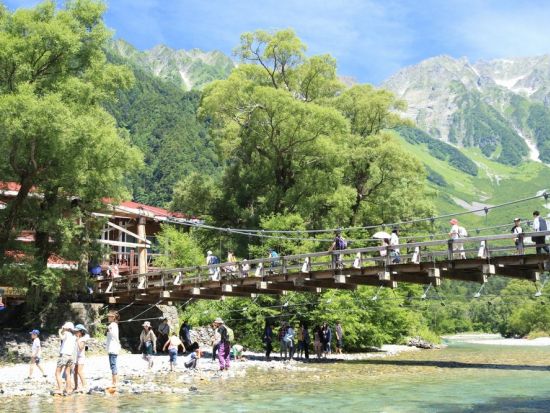 松本発 上高地日帰りバスツアー ベストシーズンに行く！上高地帝国ホテルでフランス料理の昼食付き＜6～10月／1日／他にも選べる 安曇野・大町 発着＞