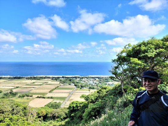 喜界島認定エコツアーガイド 外内（とのち）さんと行く！喜界島段丘と集落を楽しむE-バイクツアー 5つの集落とビューポイントを爽快サイクリング！＜半日＞