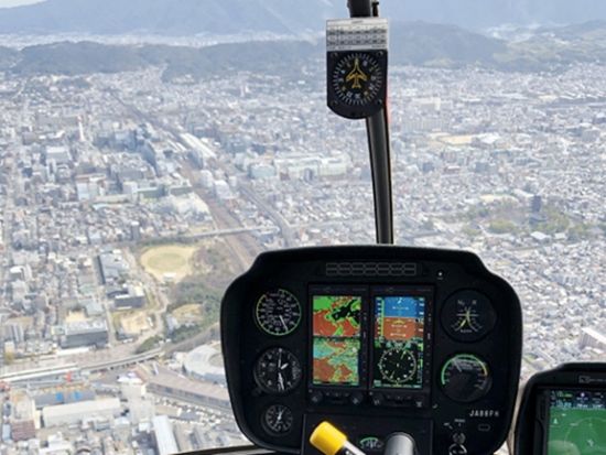 ヘリコプター遊覧 教科書で見た"あの"『前方後円墳』を空から眺めるチャンス！ 古墳群上空遊覧＋へリポート見学付き＜フライト時間20分／大阪市／無料送迎付き＞