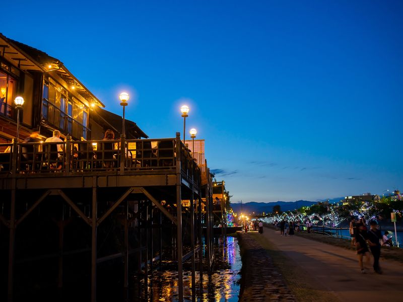 Japan_Kyoto_Kamogawa_Nouryouyuka