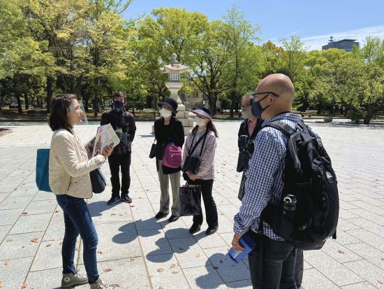 「広島の過去を歴史から自分ごとに」被爆者の記憶をつなぐ 平和記念公園を巡るVR体験ツアー＜1.5時間／広島市＞
