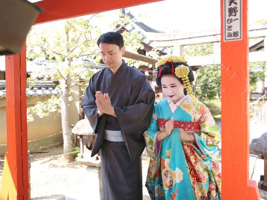 舞妓変身体験 カップルで一緒に特別な京都の思い出に！お座敷撮影プランまたは野外撮影プラン＜2～3.5時間／京都市／祇園＞by 舞妓体験処 ぎをん彩