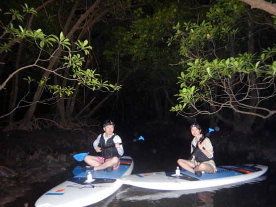 ナイトSUP or カヤック体験ツアー　ドキドキ度120%！暗闇のマングローブを探検 ＜1時間＞