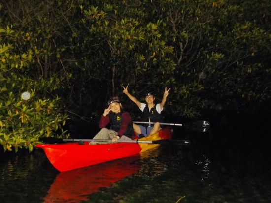 ナイトSUP or カヤック体験ツアー　ドキドキ度120%！暗闇のマングローブを探検 ＜1時間＞
