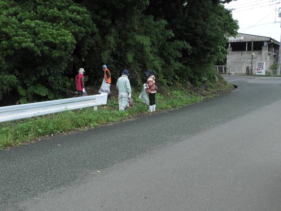 集落散歩②(ゴミ拾い)