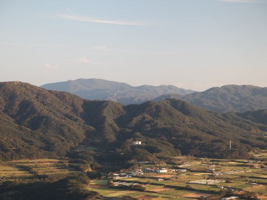 寝姿山から望む井之川岳(徳之島最高峰)