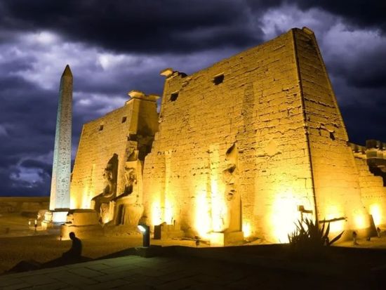 ルクソール神殿ナイトツアー　古代遺跡のライトアップ＆エジプト料理ディナー＜日本語／送迎付／ルクソール発＞