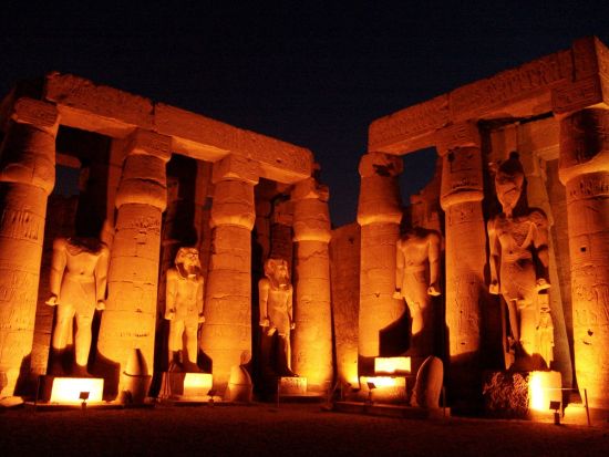 ルクソール神殿ナイトツアー　古代遺跡のライトアップ＆エジプト料理ディナー＜日本語／送迎付／ルクソール発＞