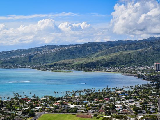 バナナボート　6人乗りのボートに乗って海の上を走る爽快な体験！＜約20分／ハワイカイ＞