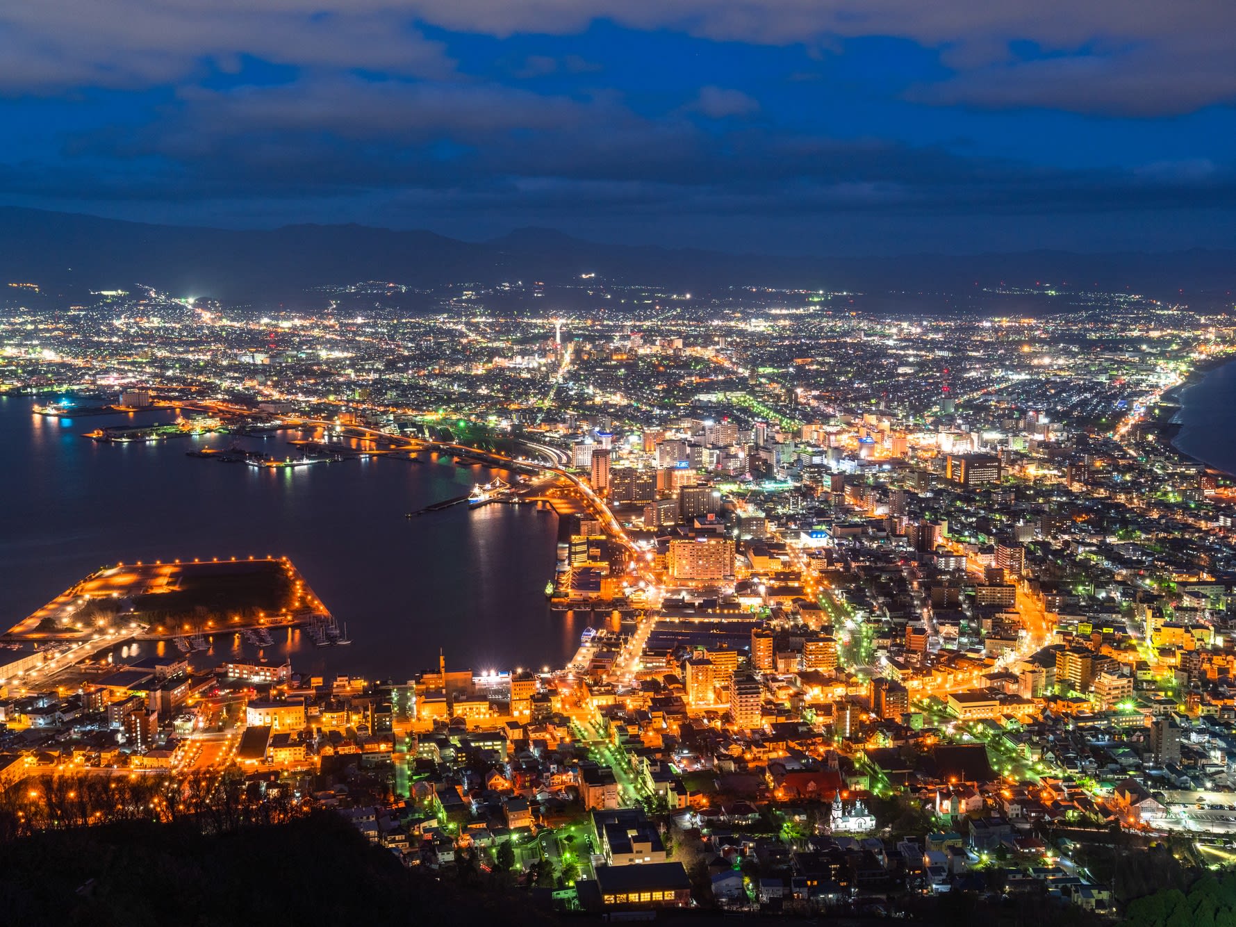 貸切観光タクシー 世界3大夜景！函館山からの夜景堪能プラン 金森倉庫や教会群をめぐる90分コースも＜1～1.5時間／1～9名／函館市内発＞by中村観光タクシー  | 函館・大沼の観光u0026遊び・体験・レジャー専門予約サイト VELTRA(ベルトラ)