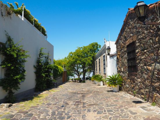 ウルグアイの世界遺産 コロニア・デル・サクラメント 日帰り貸切ツアー＜英語ガイド／専用車／ブエノスアイレス発＞