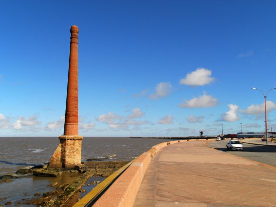 ウルグアイの首都・モンテビデオ 日帰り貸切ツアー＜英語ガイド／専用車／ブエノスアイレス発＞