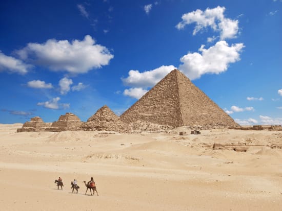 Egypt_Giza_Pyramids_shutterstock_175712684
