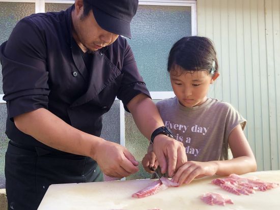 波止場釣り体験　初心者歓迎！釣った魚はすぐにプロが調理し、美味しい夕食に♪　お子様の食育にもおすすめ　＜宇久島＞ by 宇久町観光協会