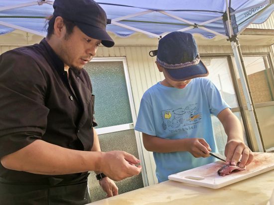 波止場釣り体験　初心者歓迎！釣った魚はすぐにプロが調理し、美味しい夕食に♪　お子様の食育にもおすすめ　＜宇久島＞ by 宇久町観光協会