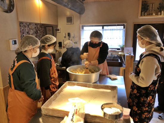 かんころ餅作り体験 五島列島の郷土菓子を地元のおばあちゃんと手作り体験 できたての試食とお土産付き ＜約1.5時間／宇久島＞ by 宇久町観光協会