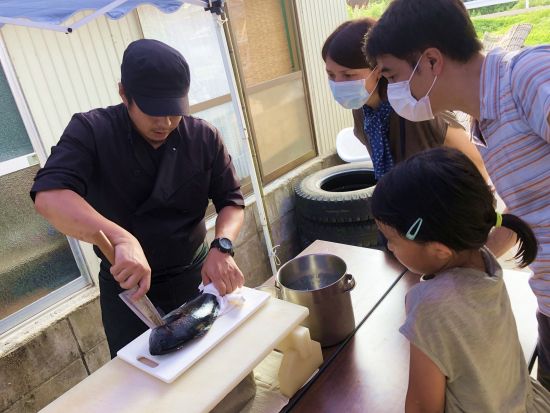 波止場釣り体験　初心者歓迎！釣った魚はすぐにプロが調理し、美味しい夕食に♪　お子様の食育にもおすすめ　＜宇久島＞ by 宇久町観光協会