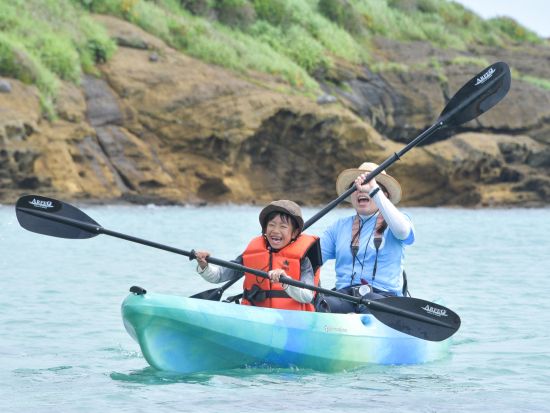 宇久島シーカヤック体験ツアー　透明度抜群の海をシーカヤックで海上散歩！＜約1.5時間／6月～10月末＞ by 宇久町観光協会