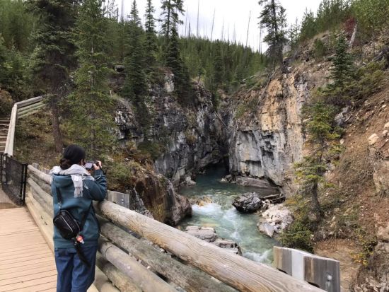 世界遺産カナディアンロッキー ヨーホー国立公園＆モレーン湖＆マーブル渓谷散策 ＜4～10月／日本語／バンフまたはレイクルイーズ発＞