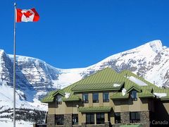 Columbia-Icefield-Glacier-Discovy-Centre-01-600