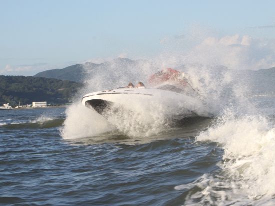 湖遊アトラクション　ウォータードライビング！自然が織りなすコースをジェットボートが縦横無人に駆けめぐる＜選べる3コース／浜名湖＞