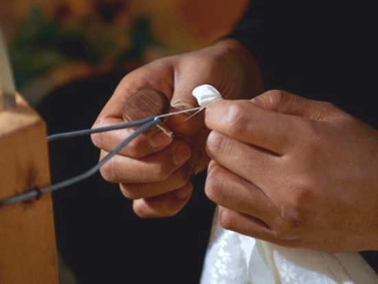 シルク生地で特別絞り染め体験 繊細かつ豪華な京都の伝統絞り「京鹿の子絞」＜2時間／京都市中京区＞by 京都絞美京