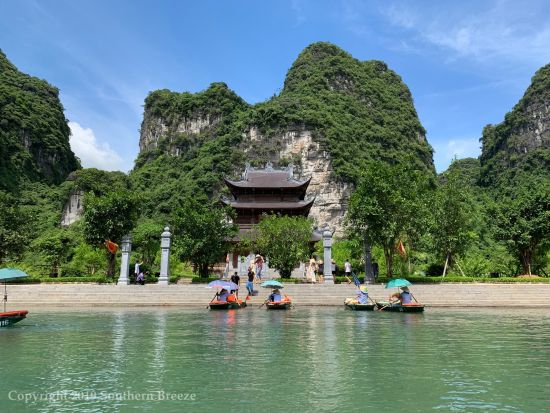 ベトナム2大世界遺産巡りツアー　1日目はチャンアン2日目はハロン湾を満喫する日帰り2日間 ＜昼食＆夕食付き／日本語ガイド／ハノイ発着＞