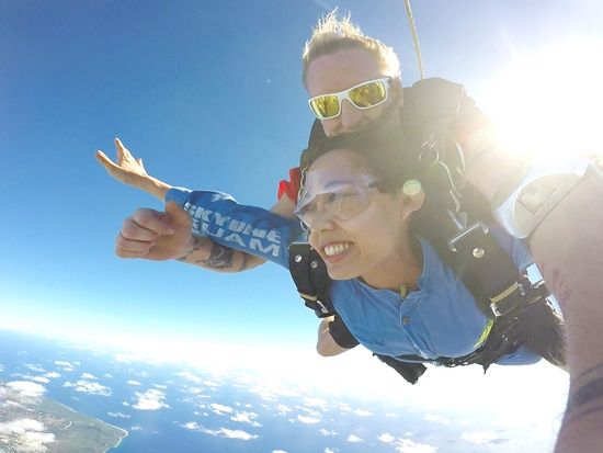 グアム スカイダイビング 一度飛べば世界が変わる 上空2 400mからのフリーフォール 無料送迎サービスあり グアムの観光 オプショナルツアー専門 Veltra ベルトラ グアム スカイダイビング 一度飛べば世界が変わる 上空2 400mからのフリーフォール 無料送迎サービスあり グアムの観光 オプショナルツアー専門 Veltra ベルトラ