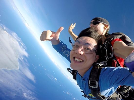 グアム スカイダイビング 一度飛べば世界が変わる 上空2 400mからのフリーフォール 無料送迎サービスあり グアムの観光 オプショナルツアー専門 Veltra ベルトラ グアム スカイダイビング 一度飛べば世界が変わる 上空2 400mからのフリーフォール 無料送迎サービスあり グアムの観光 オプショナルツアー専門 Veltra ベルトラ