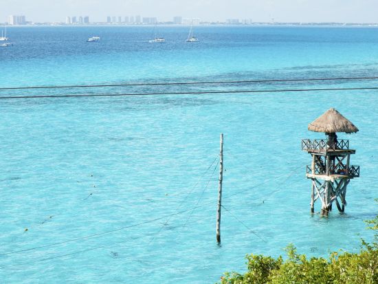 カタマランヨットで行くカリブ海クルージング＆イスラ・ムへ―レス島ツアー！＜英語／往復送迎／カンクン発＞ *港チェックインの日本人アシスタント付き