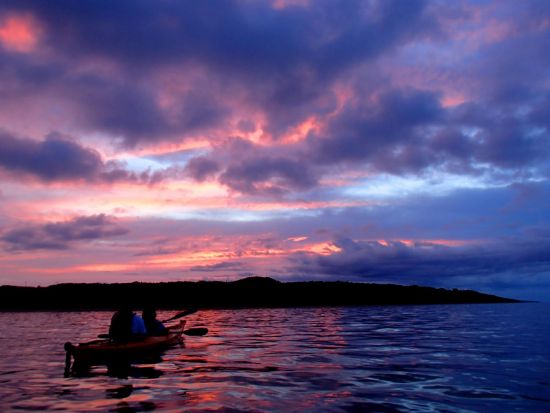 サンセットカヤックツアー 夕陽に染まる幻想的な海をシーカヤックで散歩！＜通年催行／ホテル送迎可＞