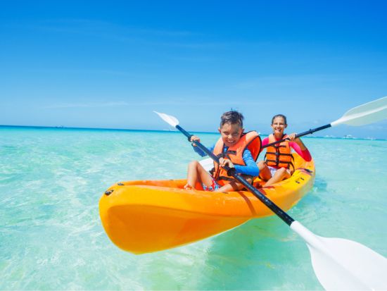 マウイ島 自然体験ツアー　カヤック＆シュノーケリング＆ハイキング＆滝遊び ＜昼食付き／英語ガイド＞