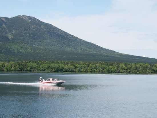 阿寒湖 モーターボート 風を切って湖面をかけぬける 選べる4コース！マリモ観覧ができるコースもご用意＜10～45分／5～11月／阿寒町＞by阿寒観光汽船