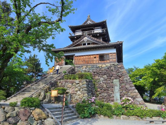 あわら温泉発日帰りバスツアー 東尋坊＋丸岡城＋永平寺 越前の定番観光スポット3か所を巡る＜土日祝運行／1日／金沢駅・芦原温泉駅・あわら湯のまち駅降車可＞