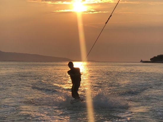 ウェイクボード体験　その日のベストポイントへご案内！シュノーケリングオプションあり＜6歳から参加OK／市街地ホテル送迎可＞