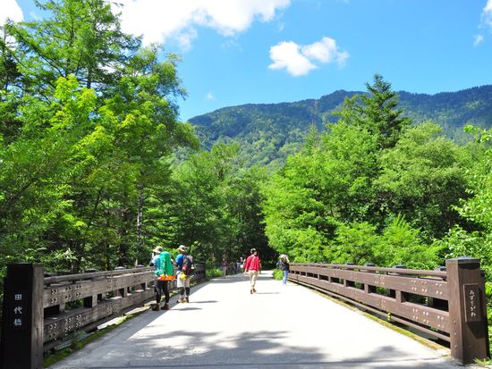 Japan_Nagano_Kamikochi_Tashirobashi_pixta_34722303_M