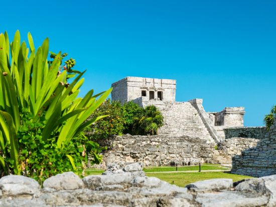 トゥルム遺跡半日観光ツアー！カリブ海の崖に建つ古代遺跡を思う存分満喫＜1日／混載／日本語 or 英語ガイド選択可／カンクン発＞