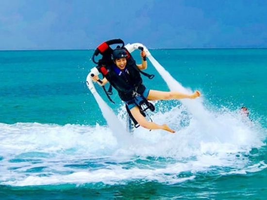 ジェットパック体験　空を飛びまわる新感覚マリンスポーツを体験！オプションにてシュノーケリングも可能＜10歳から参加OK／市街地ホテル送迎可＞