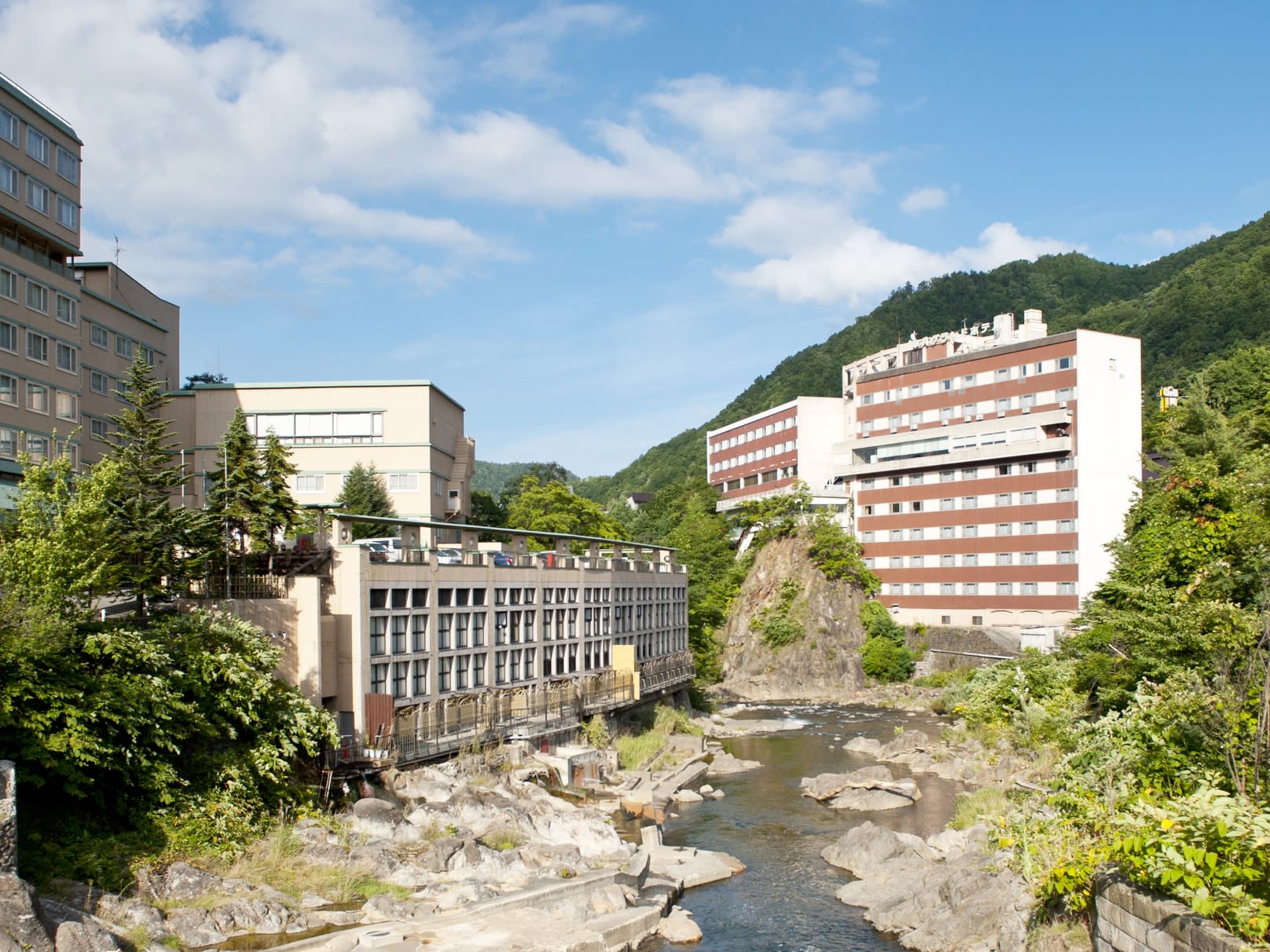 札幌発定山渓温泉・豊平峡ツアー (札幌発バスツアー) | 札幌近郊の観光&遊び・体験・レジャー専門予約サイト VELTRA(ベルトラ)