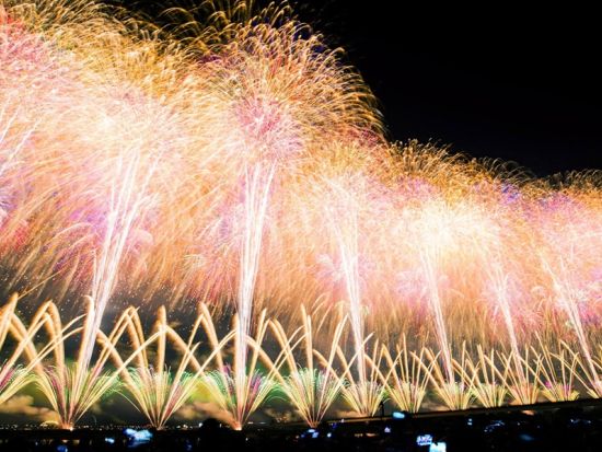 東京発 長岡まつり大花火大会日帰りバスツアー 日本三大花火を満喫＆温泉入浴付 ＜イス席・桟敷席選択可／日帰りツアー＞