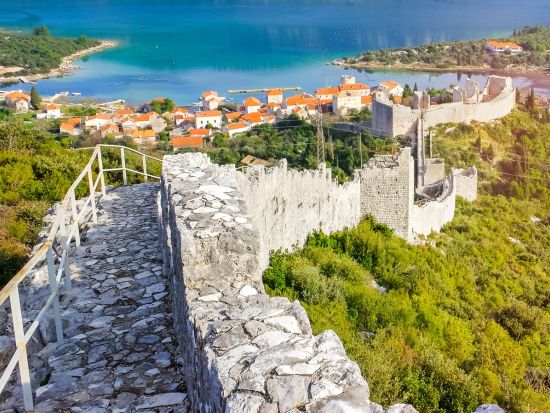 ペリェシャツ半島ワイナリー3か所めぐり＋ストン 1日観光ツアー＜4～10月／英語／ドブロヴニク発＞