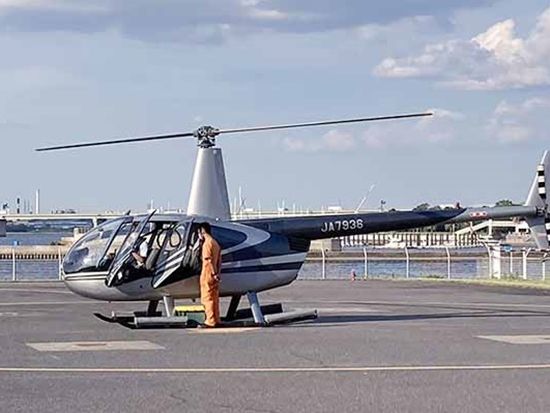 ヘリコプター遊覧 大人気テーマパーク「USJ」を上空から撮影してみよう！ヘリコプター格納庫見学付き お子様と一緒に心躍る体験を！＜フライト時間4分／大阪市＞