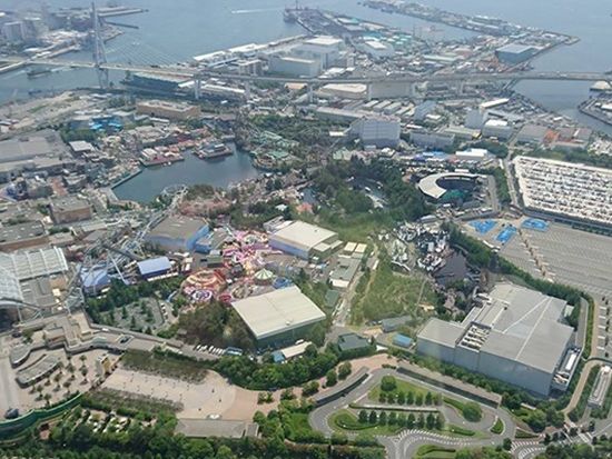 ヘリコプター遊覧 大人気テーマパーク「USJ」を上空から撮影してみよう！ヘリコプター格納庫見学付き お子様と一緒に心躍る体験を！＜フライト時間4分／大阪市＞